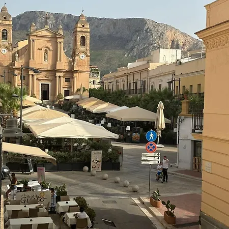 Casa Vacanze In Piazza Terrasini Extérieur photo