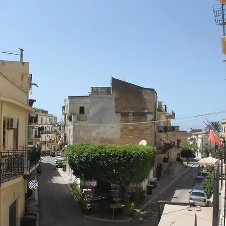 Casa Vacanze In Piazza Terrasini Extérieur photo